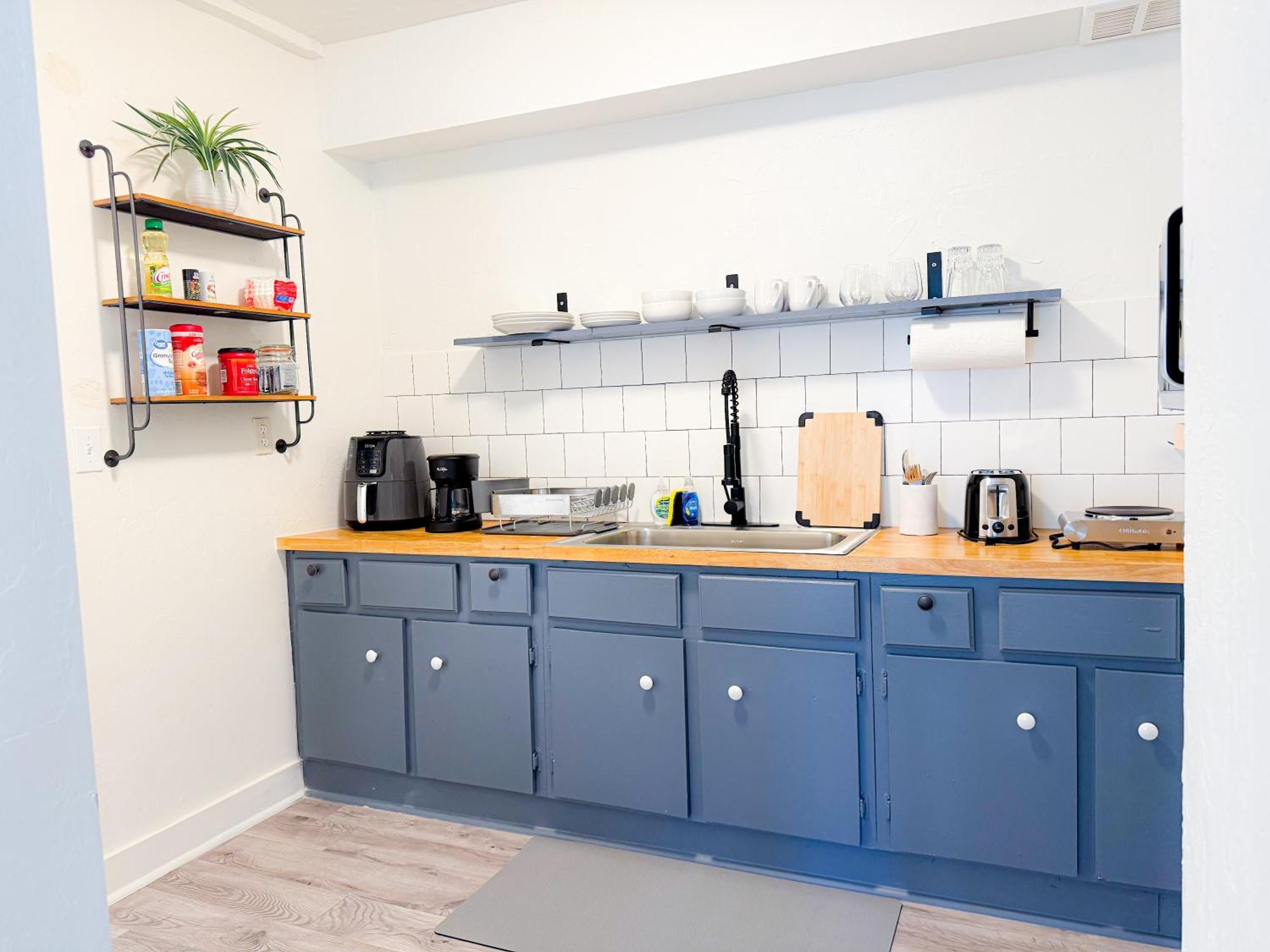 Chic 2br Retreat Near Paseo #31b Hébergement de vacances